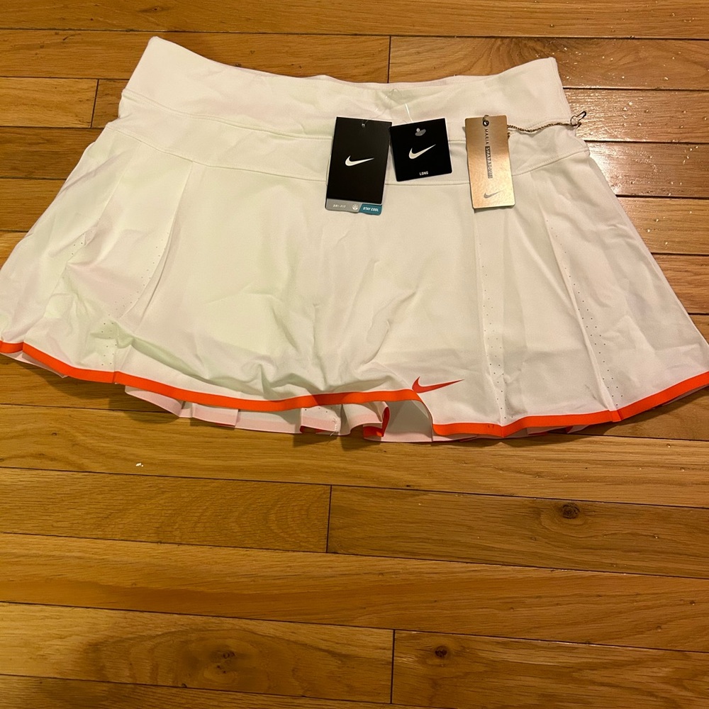 Brand new NIKE tennis skirt